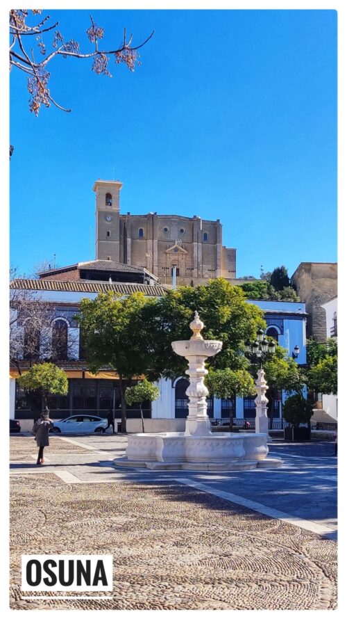 Panorámica donde se puede ver la plaza del ayuntamiento y la colegiata de Osuna