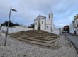 Explorando Estoi: La Iglesia Matriz de São Martinho es otro punto destacado de Explorando Estoi. Esta iglesia barroca, construida en el siglo XVIII, es un ejemplo impresionante de la arquitectura religiosa de la época.