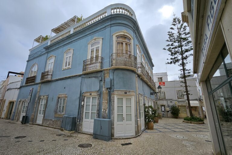 Olhao, situada en el sur de Portugal, es una encantadora ciudad costera en el corazón del Algarve