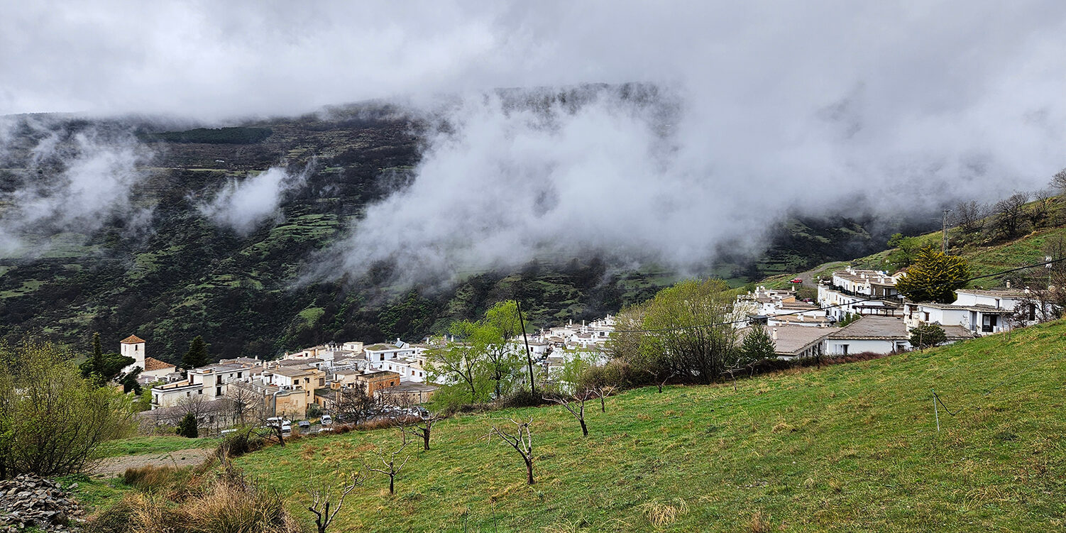 Capileira Vista panorámica de Capileira en la Alpujarra de Granada
