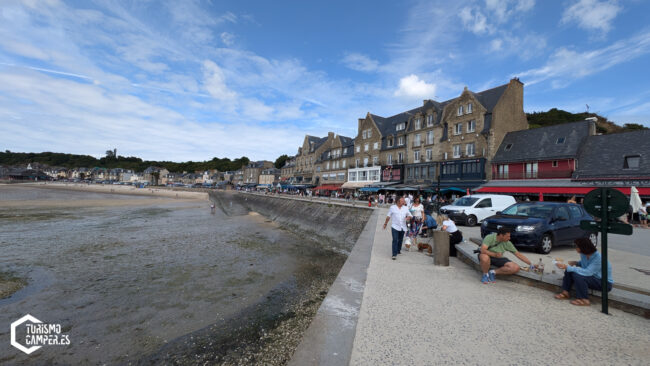 Panorámica de Cancale en el puerto.
