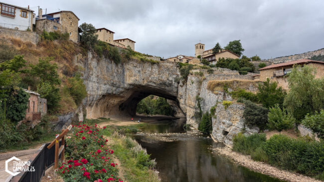 Vista panorámica de Puentedey y sus calles