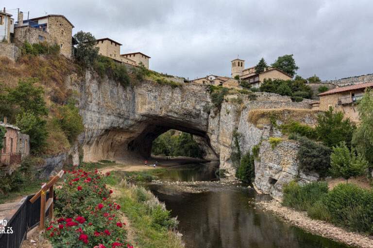 Vista panorámica de Puentedey y sus calles