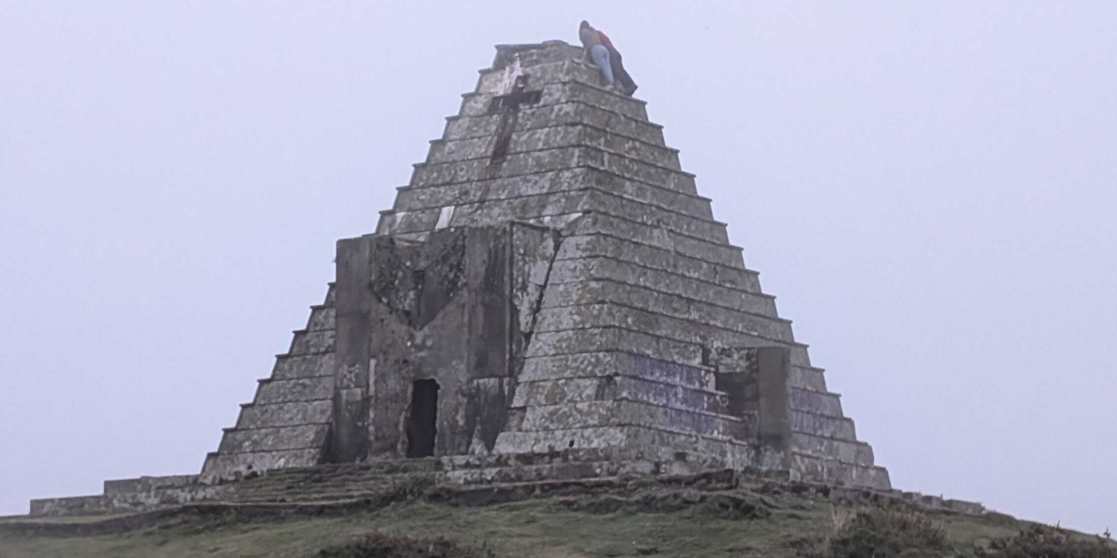 Piramide_de_los_Italianos Pirámide de los Italianos
